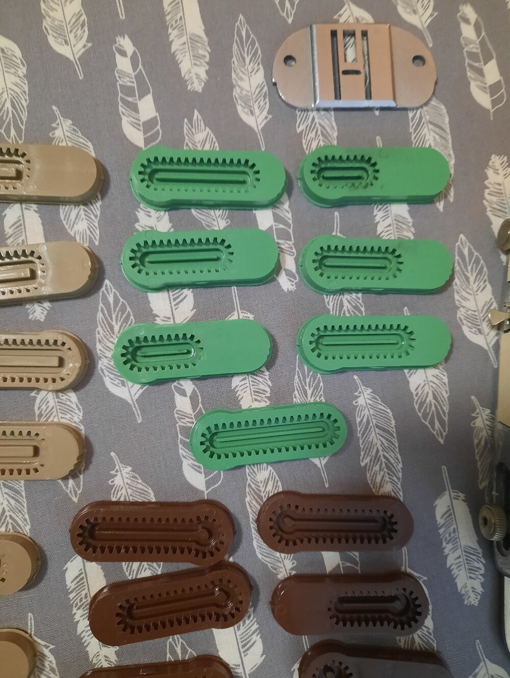 Singer Buttonholer - Multicolor Design - Picture 5 of 7